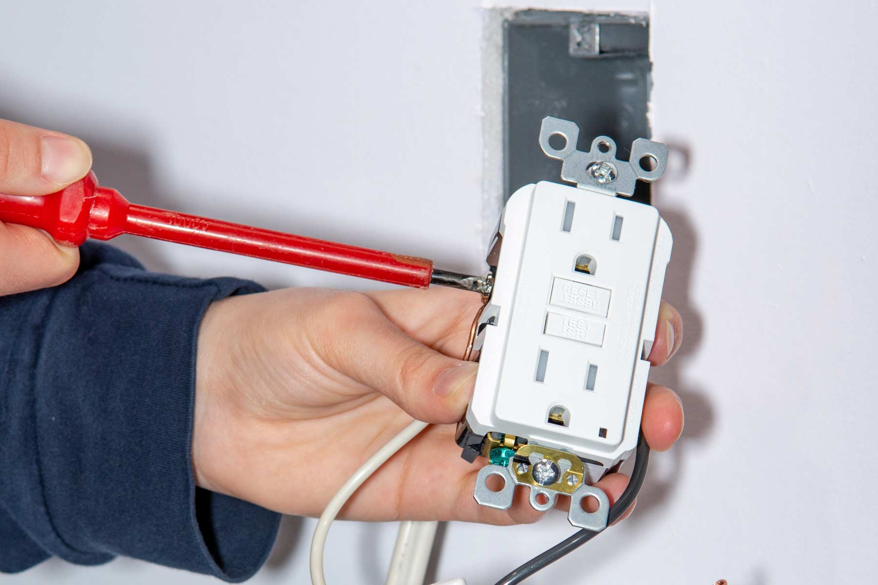 Electrical Safety Tips for Homeowners